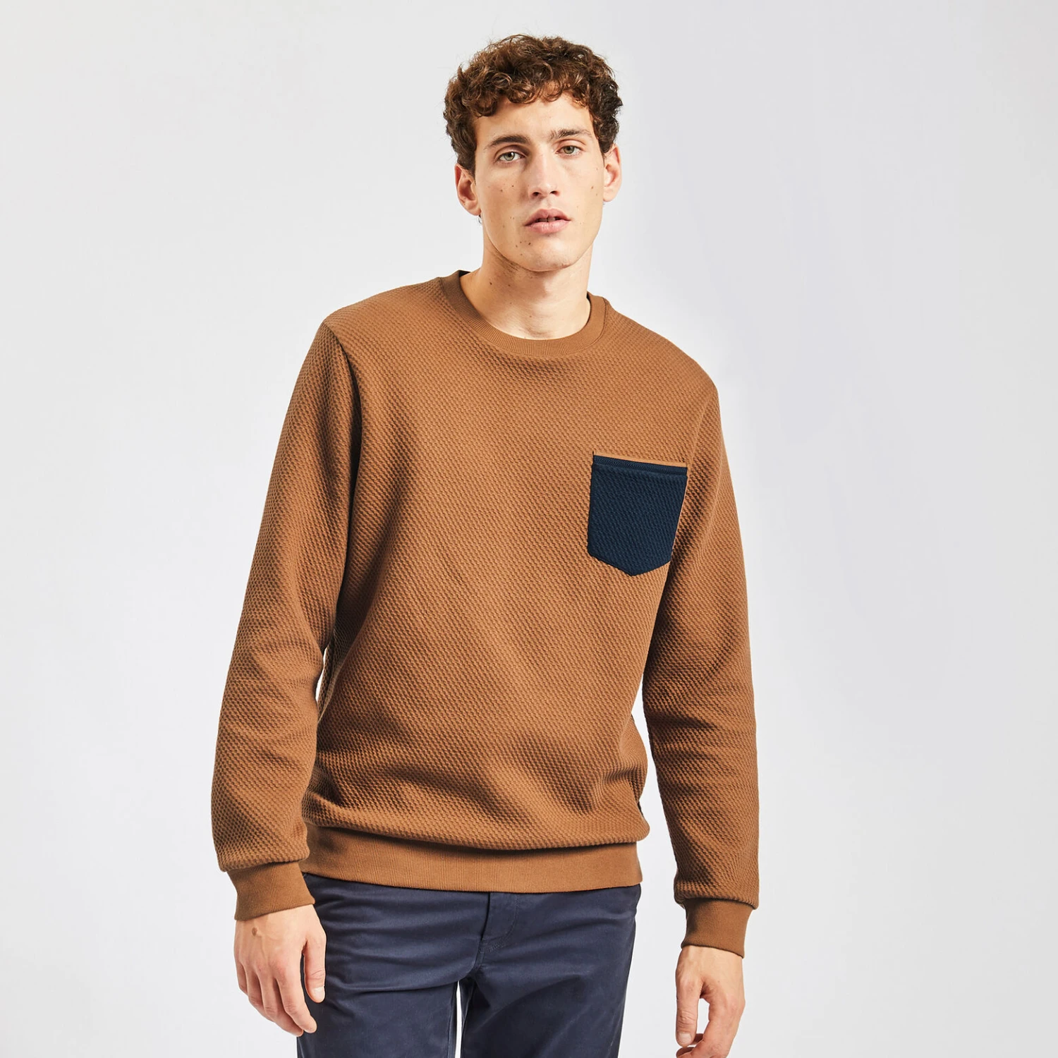 Sweat Col Rond à Poche Contrastée 1 Sweat Col Rond à Poche Contrastée