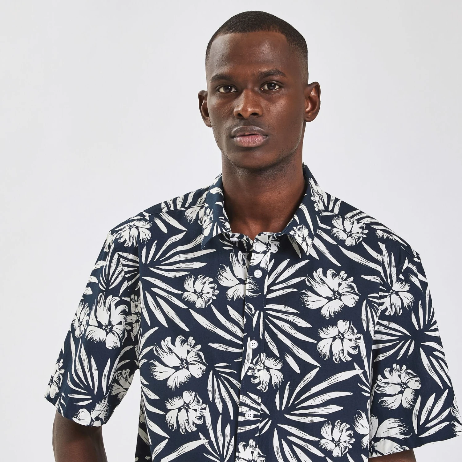 Chemisette Hawaïenne Regular à Fleurs Coton Biolog 3 Chemisette Hawaïenne Regular à Fleurs Coton Biolog – Image 3